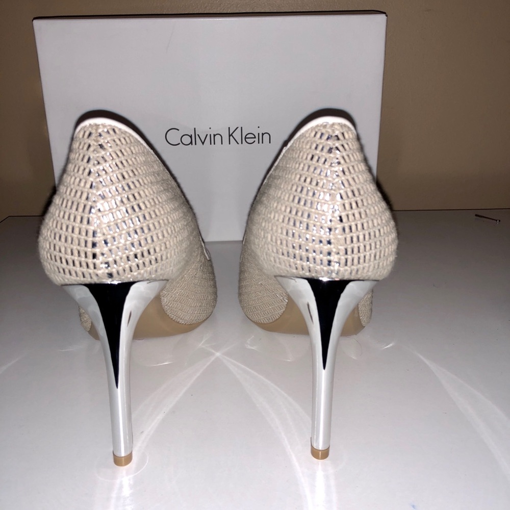 NWT CALVIN KLEIN ”Ronna” Metalic Woven Raffia Pumps/ Heels - Picture 5 of 9
